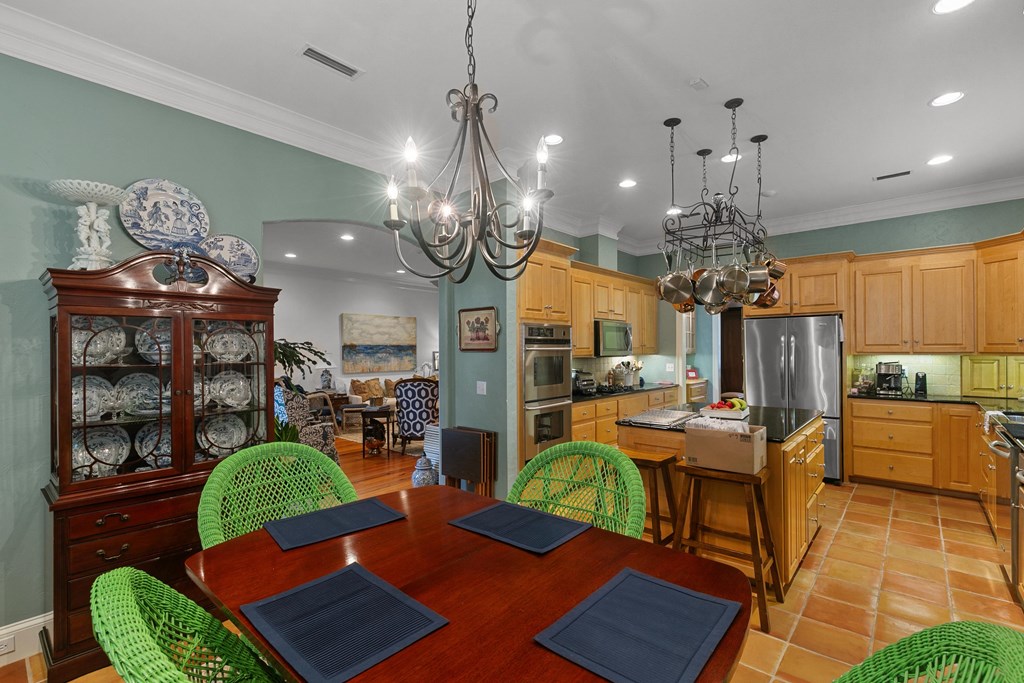 6 Williamsburg Place