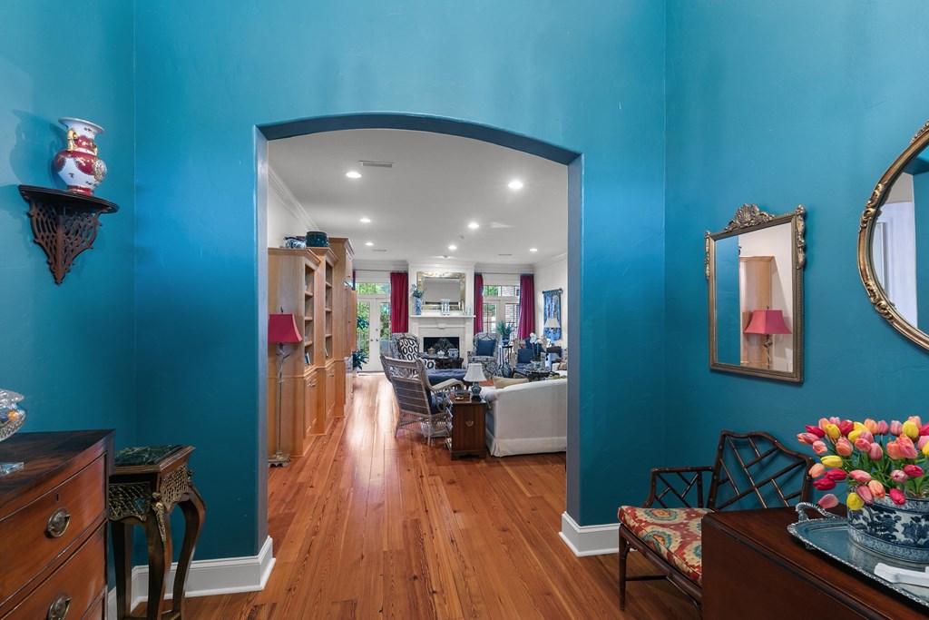 6 Williamsburg Place