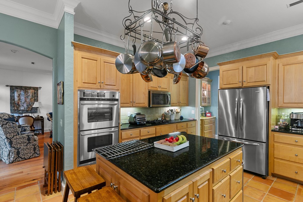 6 Williamsburg Place