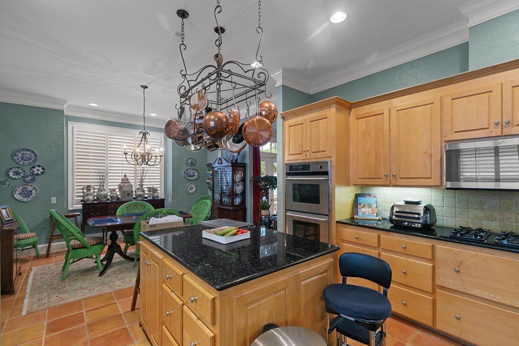 6 Williamsburg Place