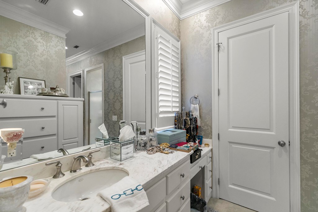 6 Williamsburg Place