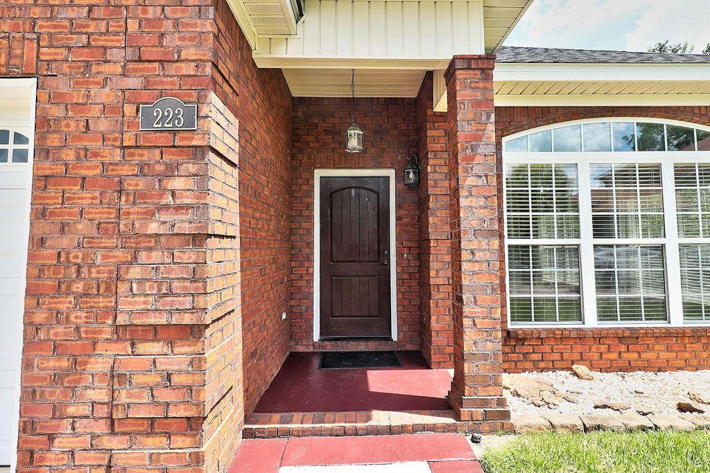 223 Veritas Dr.
