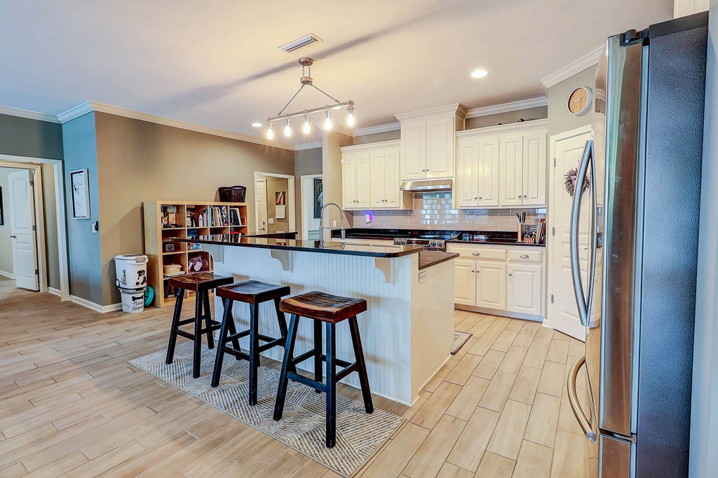 106 Abbey Ct.