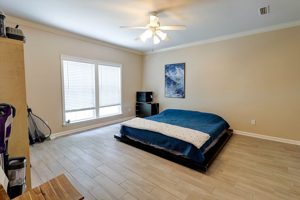 106 Abbey Ct.