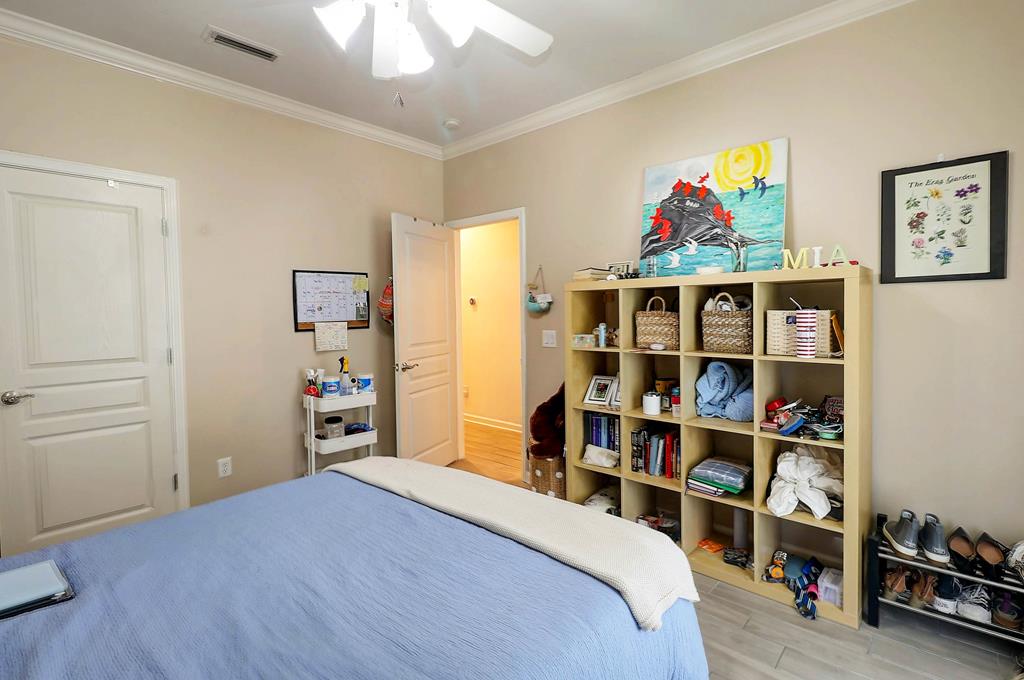 106 Abbey Ct.