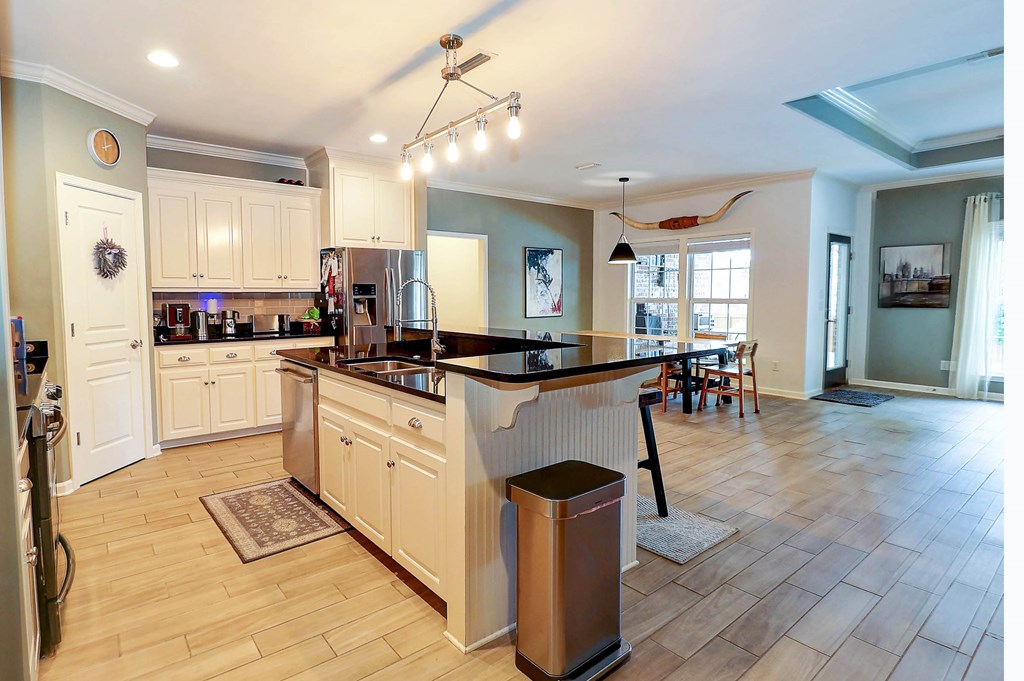 106 Abbey Ct.