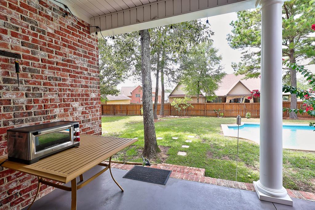 106 Abbey Ct.