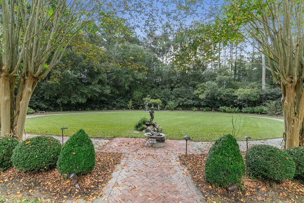 701 Liveoak Trail