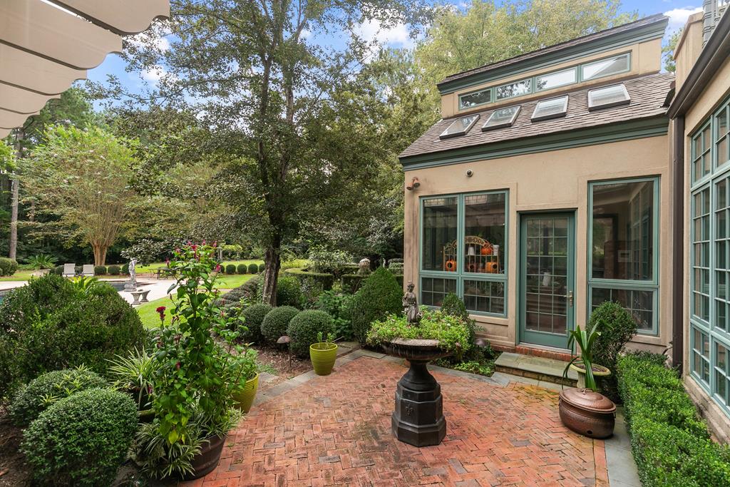 701 Liveoak Trail