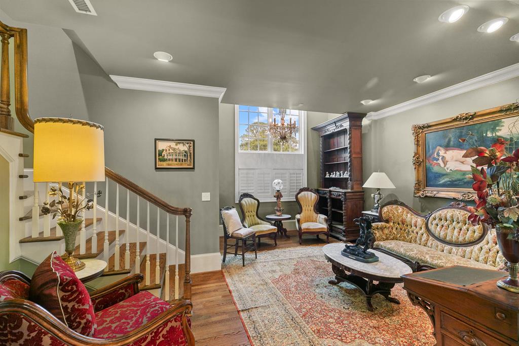 701 Liveoak Trail