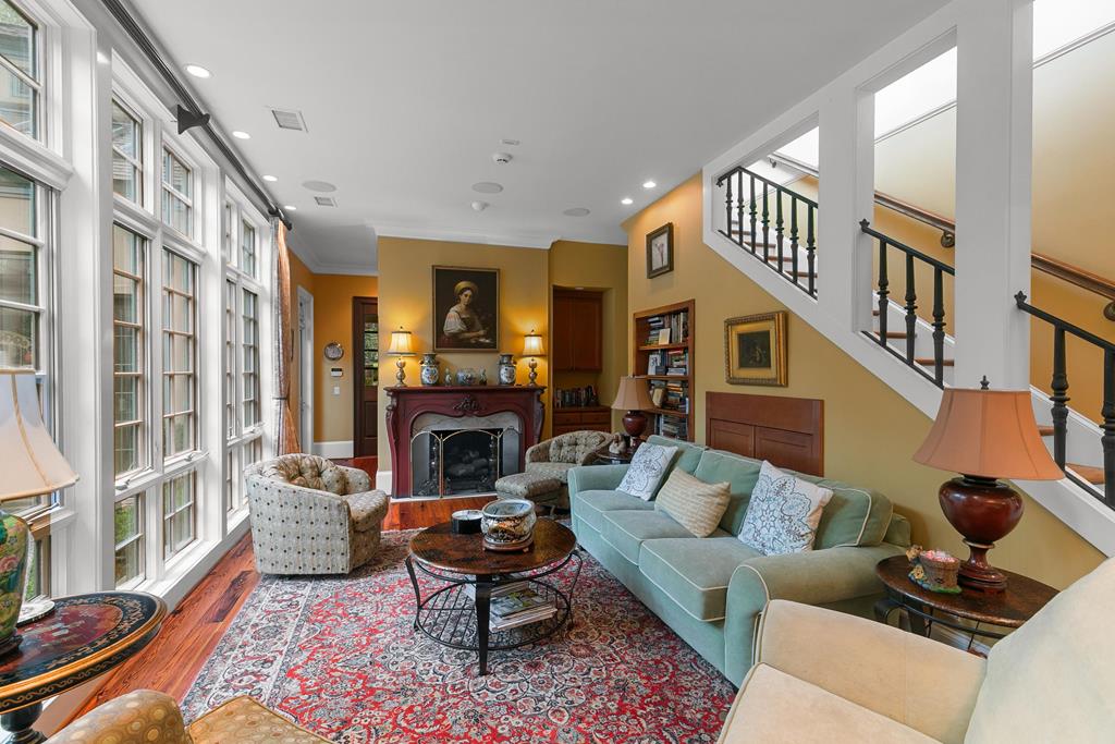 701 Liveoak Trail