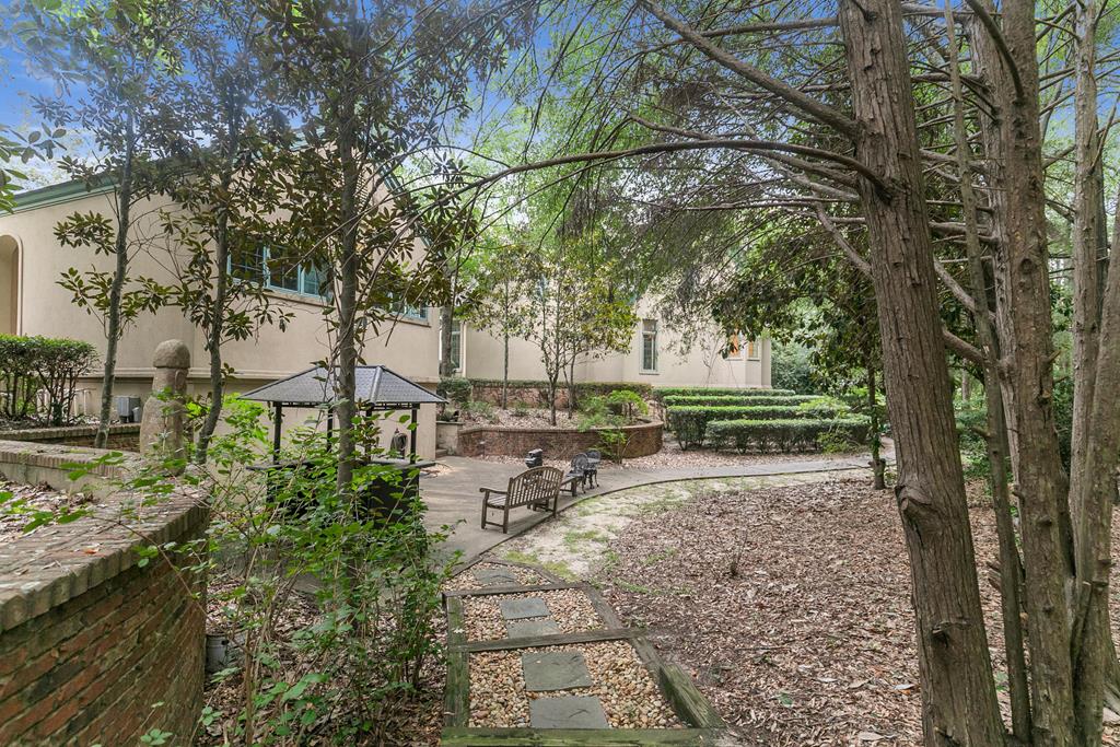 701 Liveoak Trail