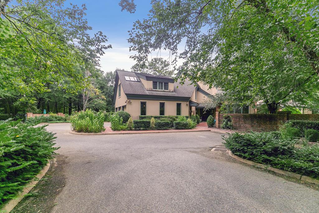 701 Liveoak Trail