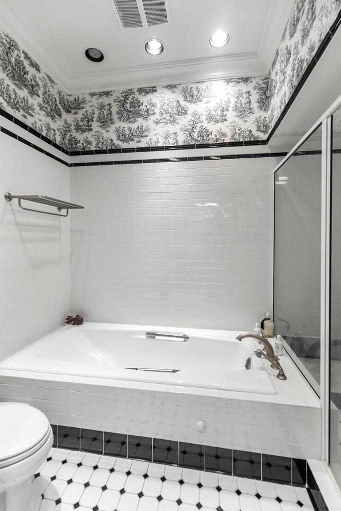 701 Liveoak Trail