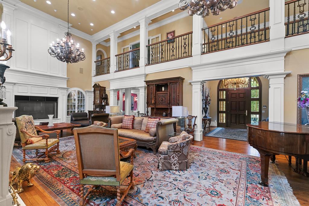 701 Liveoak Trail