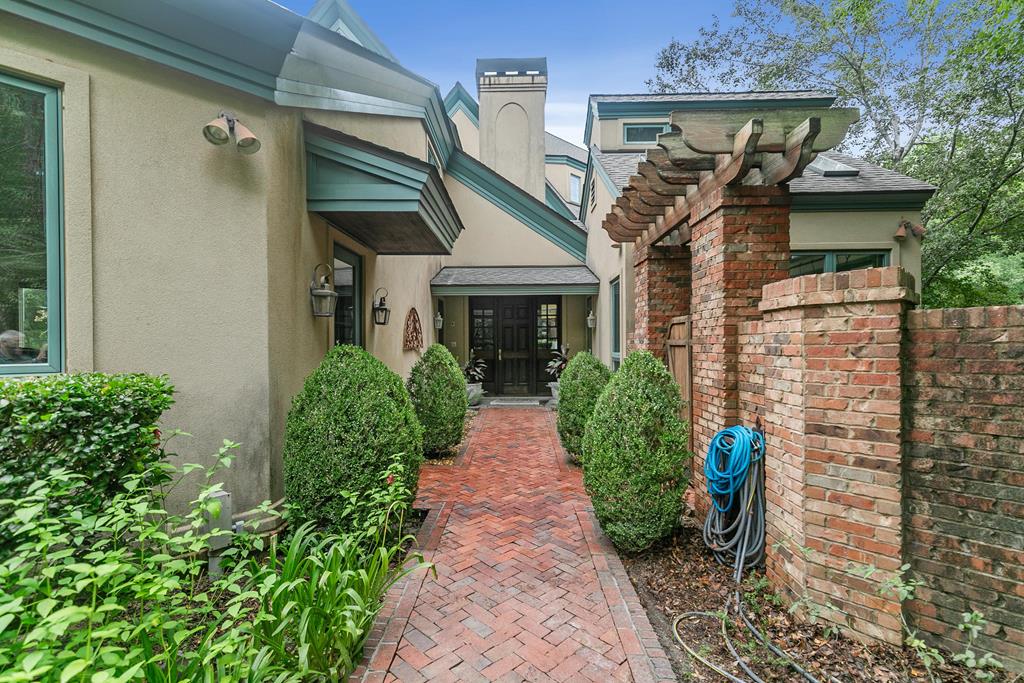 701 Liveoak Trail