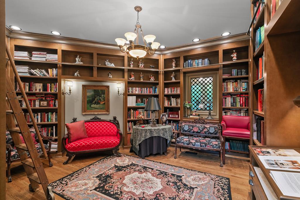 701 Liveoak Trail