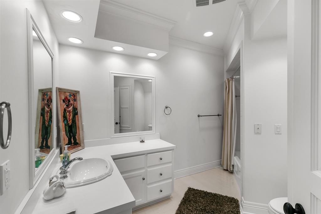 701 Liveoak Trail