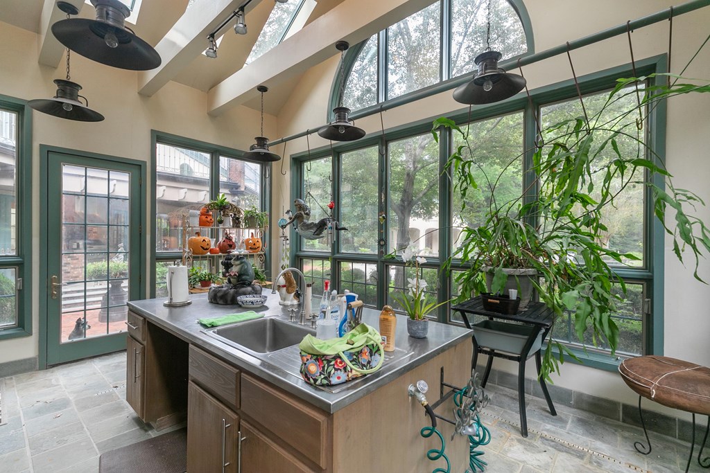 701 Liveoak Trail