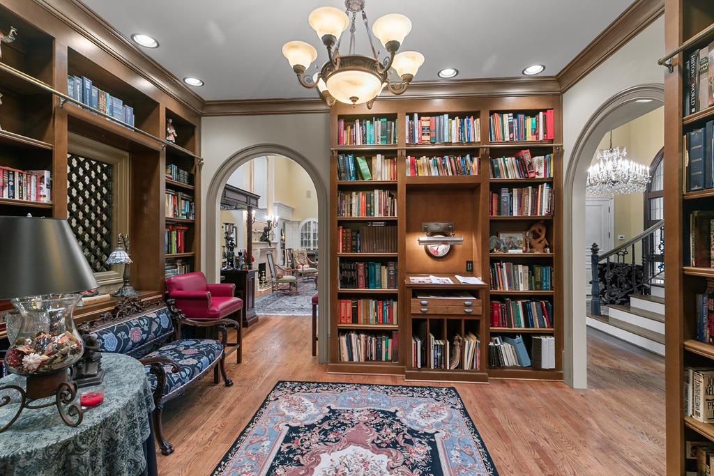 701 Liveoak Trail