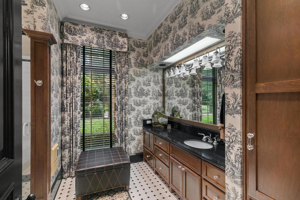 701 Liveoak Trail