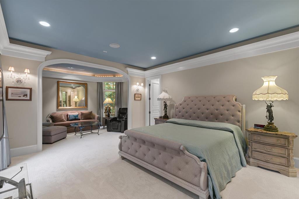 701 Liveoak Trail