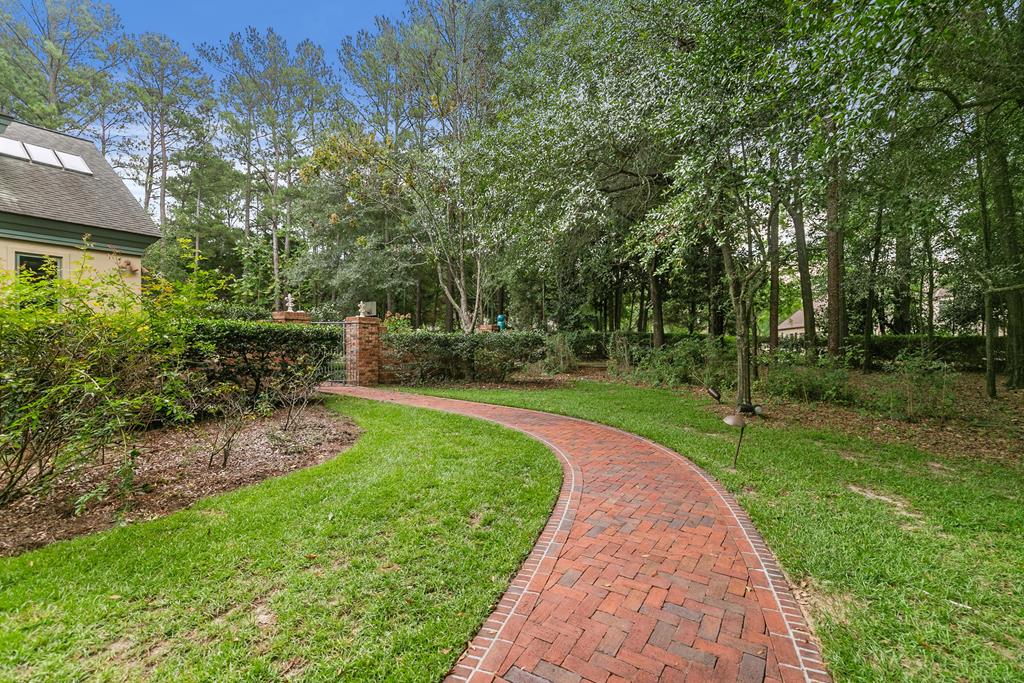 701 Liveoak Trail
