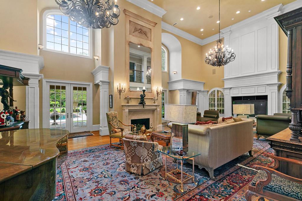 701 Liveoak Trail