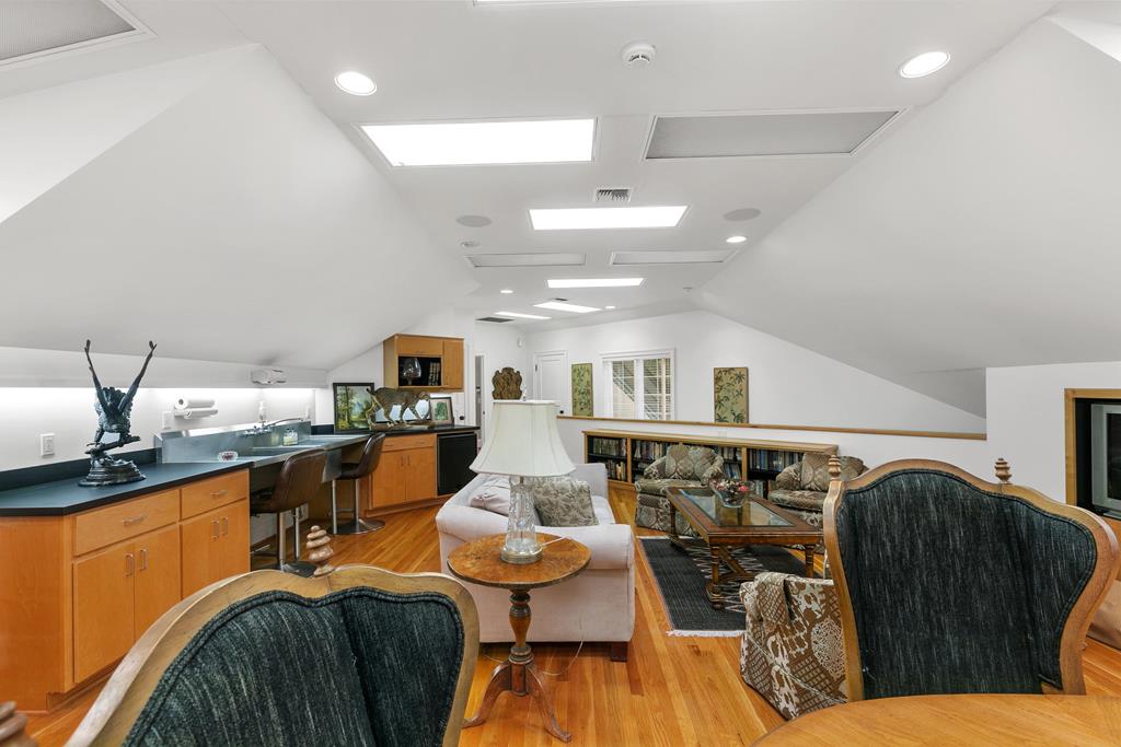701 Liveoak Trail