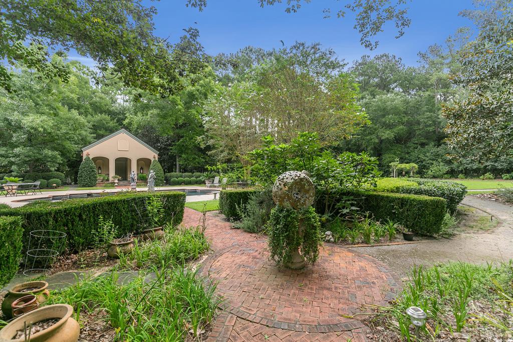 701 Liveoak Trail