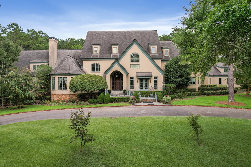 701 Liveoak Trail