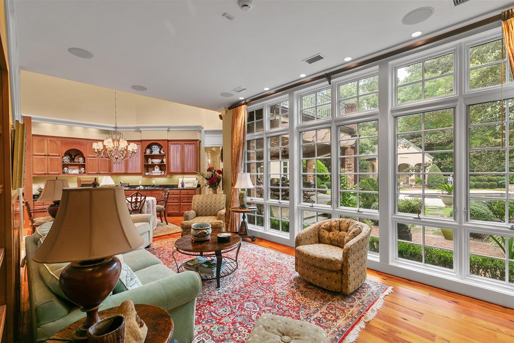701 Liveoak Trail