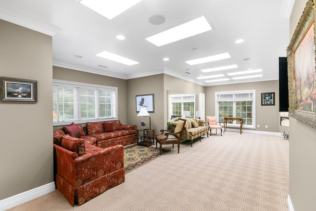 701 Liveoak Trail