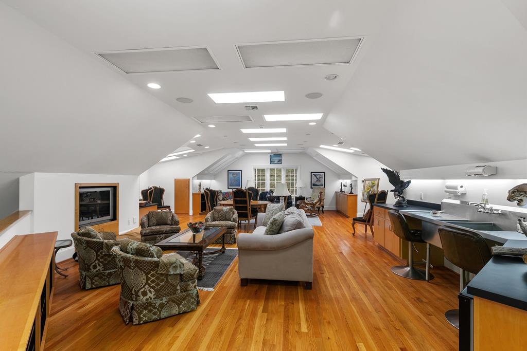 701 Liveoak Trail