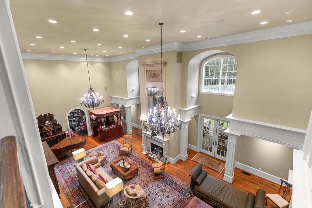701 Liveoak Trail