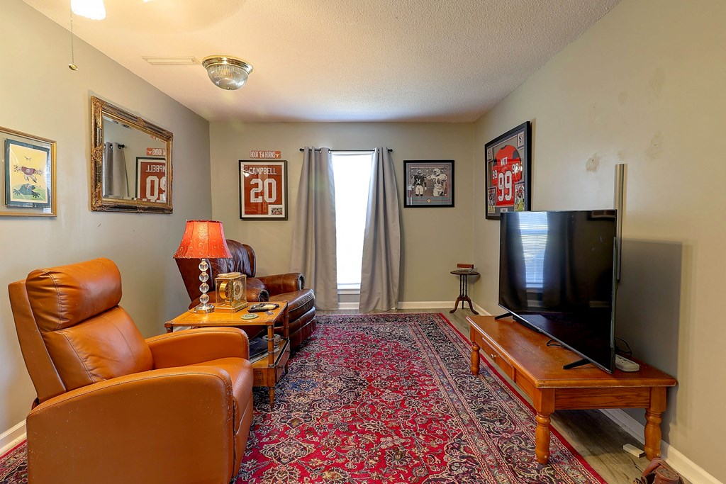 1014 Jeulia Saunders Road