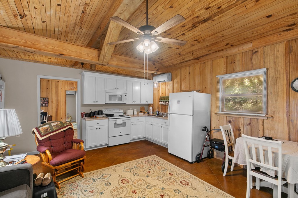 10135 S County Rd 59