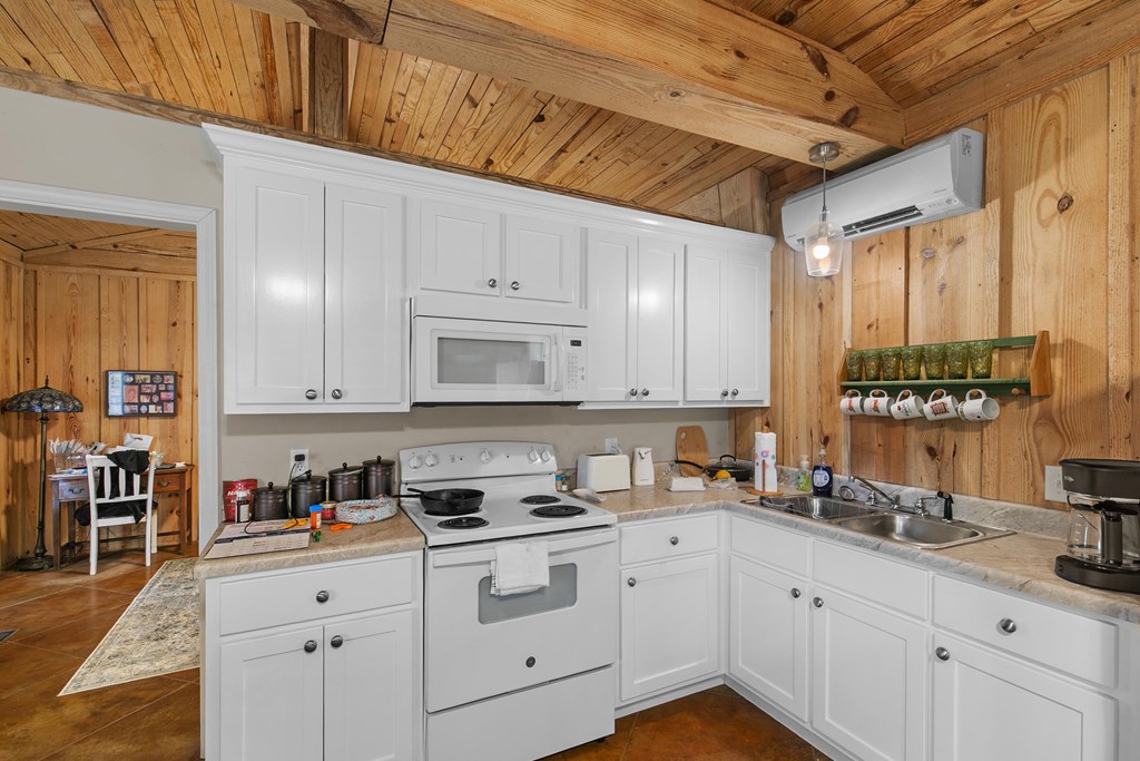 10135 S County Rd 59