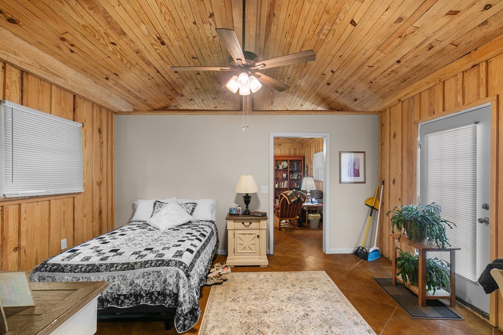 10135 S County Rd 59