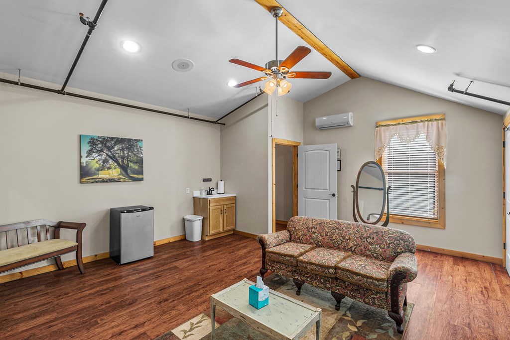 10135 S County Rd 59