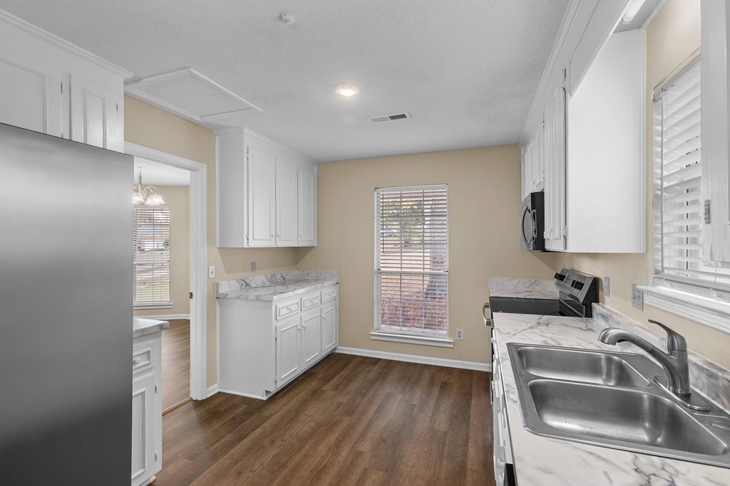 404 Summerrain Terrace