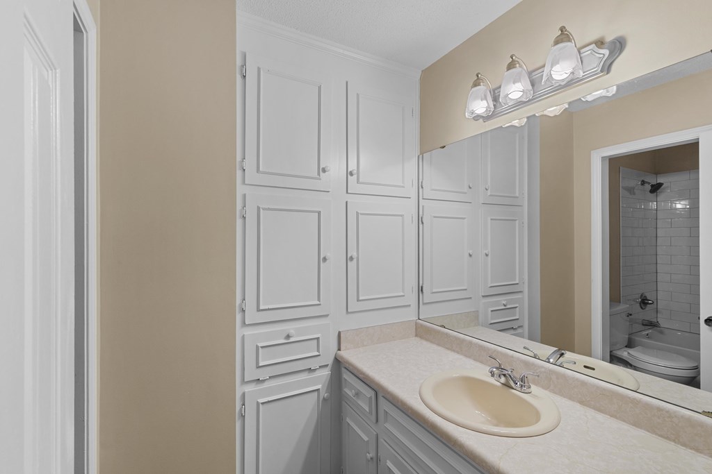 404 Summerrain Terrace