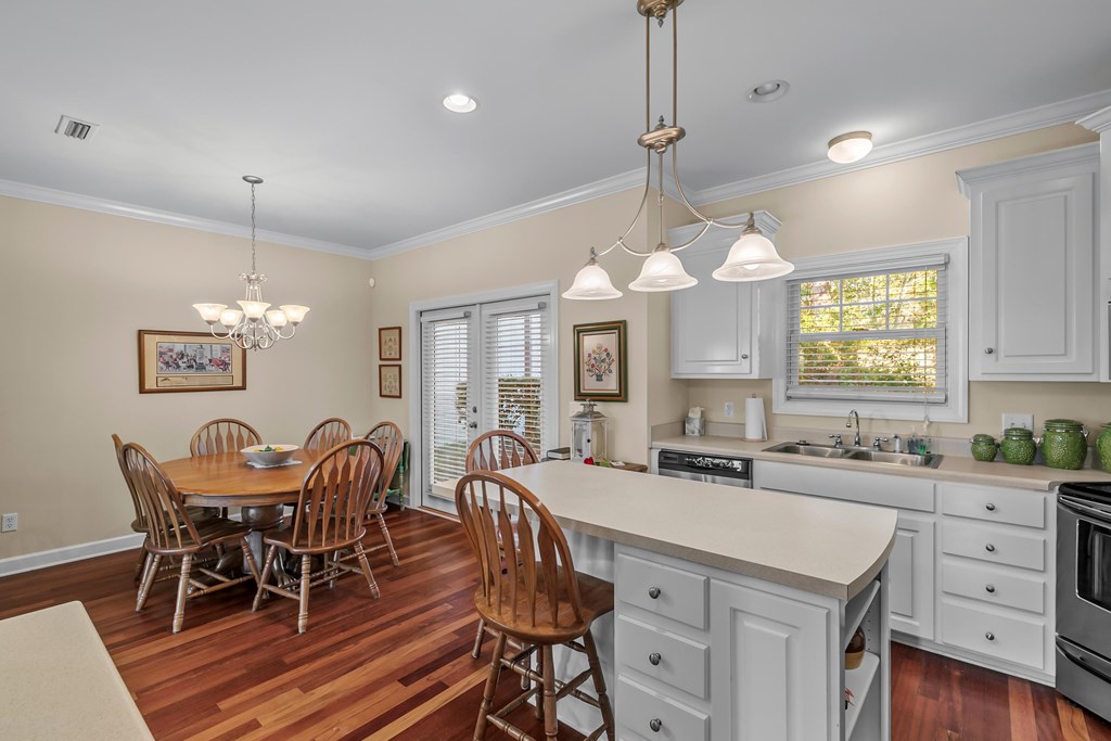 607 Jamestown Boulevard