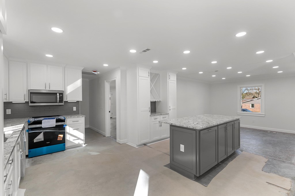 1107 Deerpath Rd