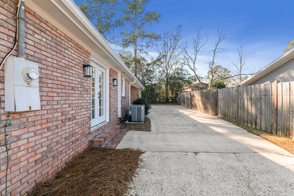 1107 Deerpath Rd