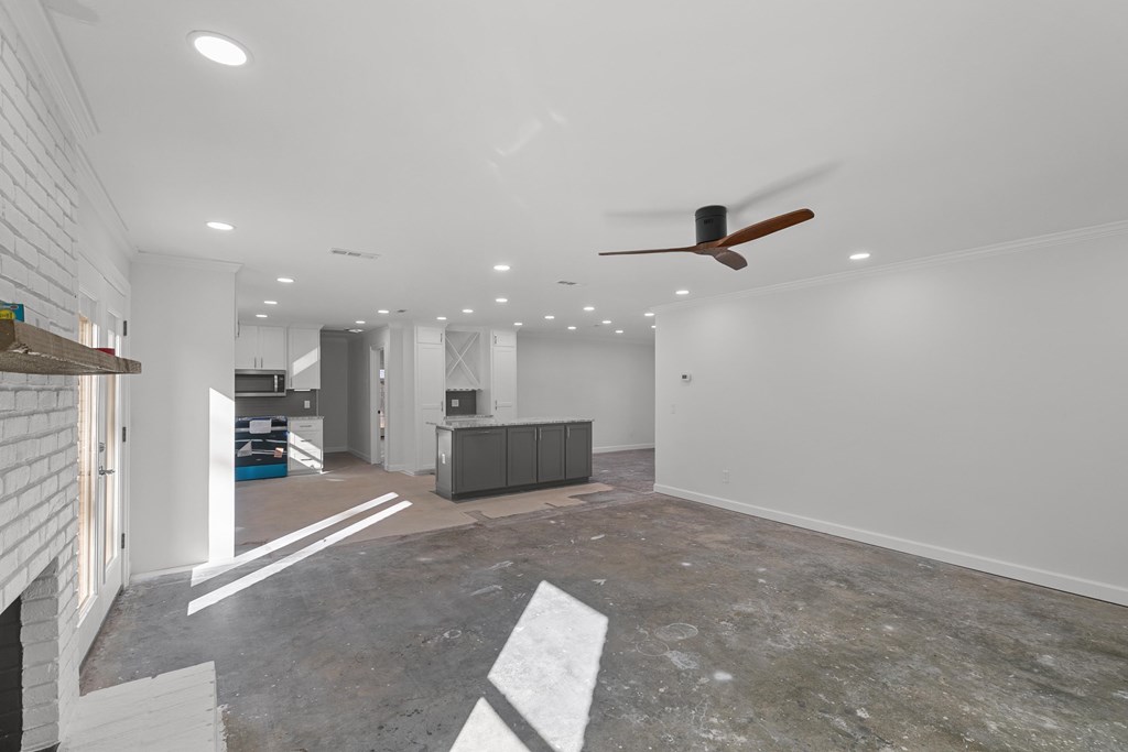 1107 Deerpath Rd