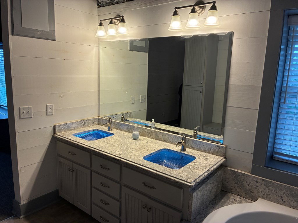 300 E County Rd 32 E