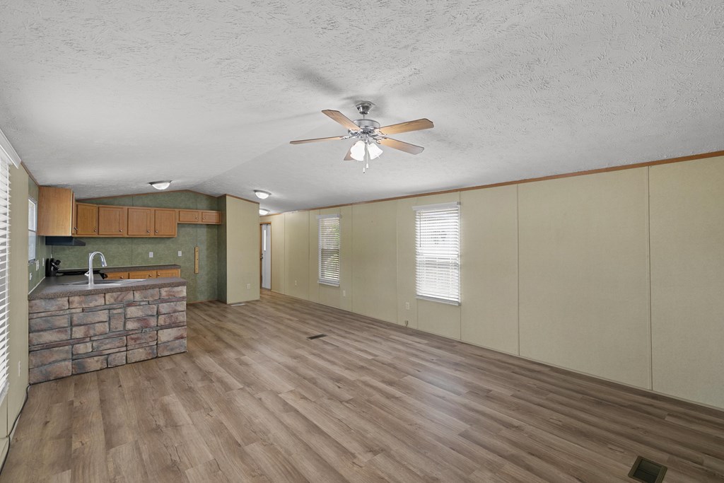 1048 Hubbard Road