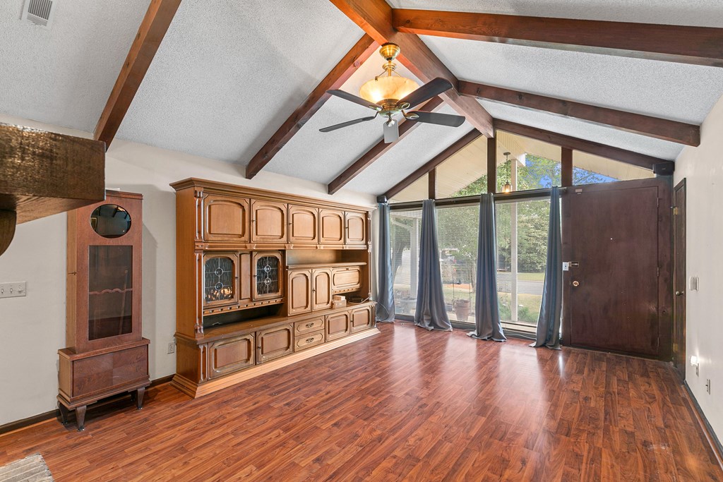 619 Chapelwood Dr