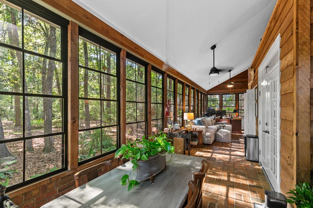 1205 Hillbrook